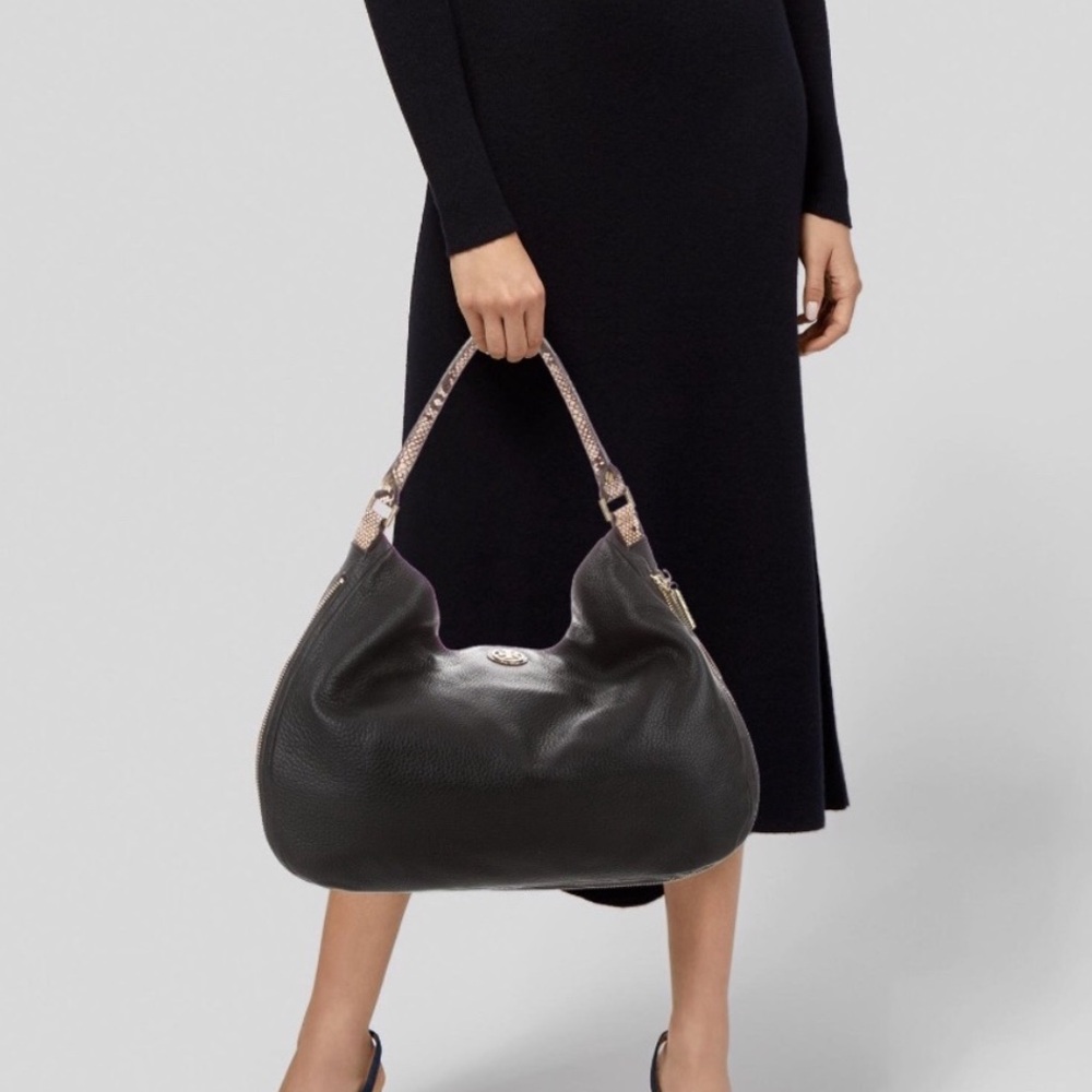 Like new Tory Burch, black pebbles leather shoulder bag- with snake skin handle - Picture 12 of 13
